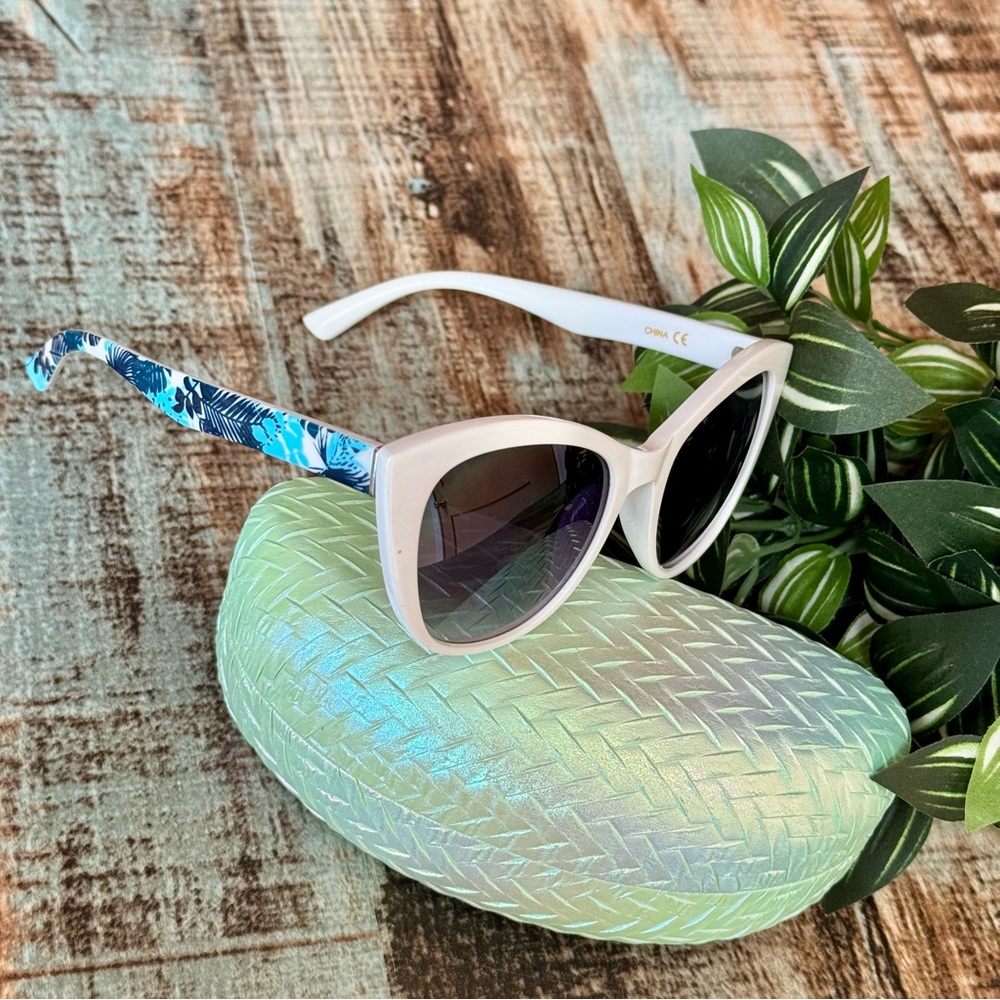 Women’s “GISELLE” Fashion Sunglasses & Hard Case